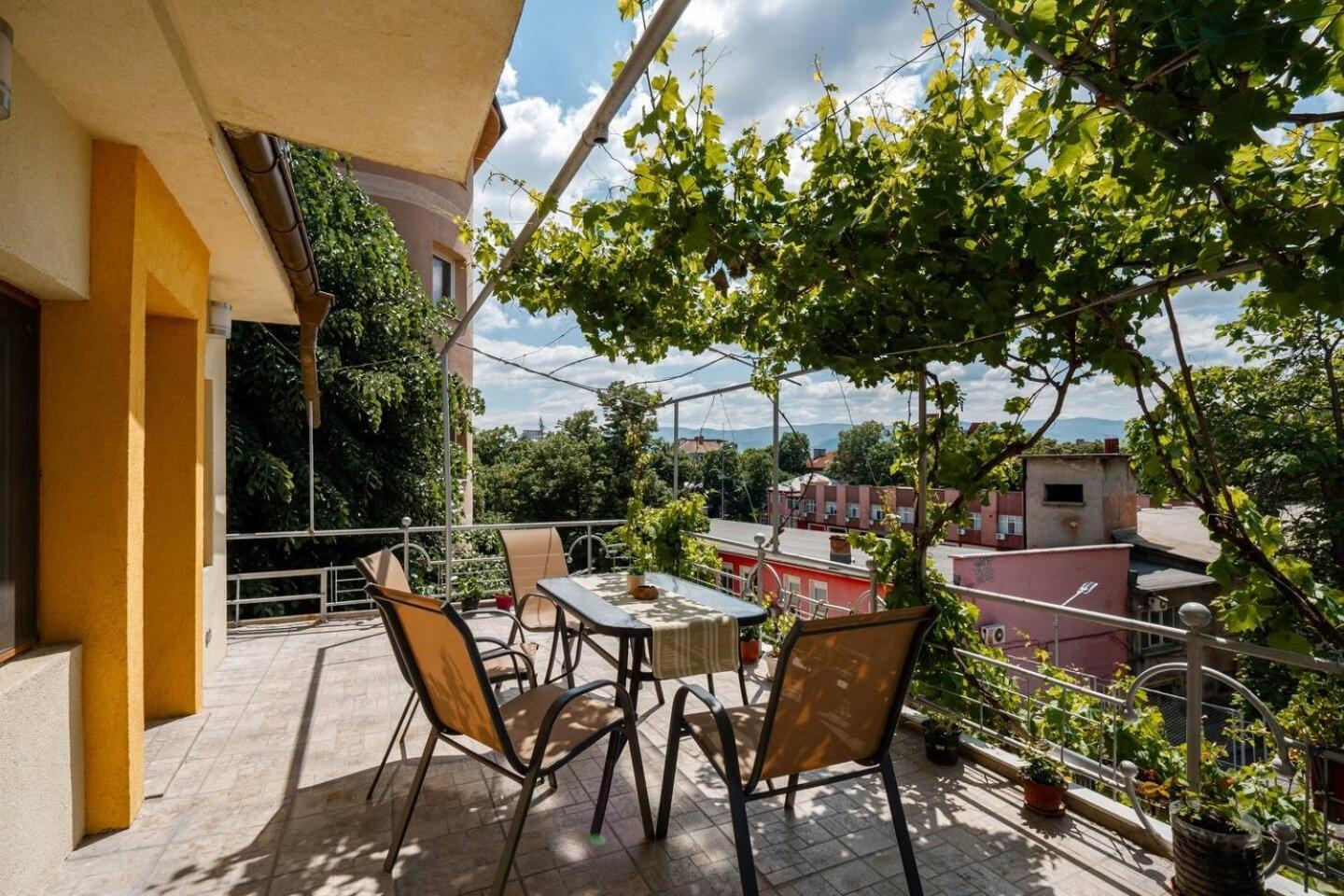 2-Bedroom Flat - Sunny Balcony Plovdiv Exterior foto